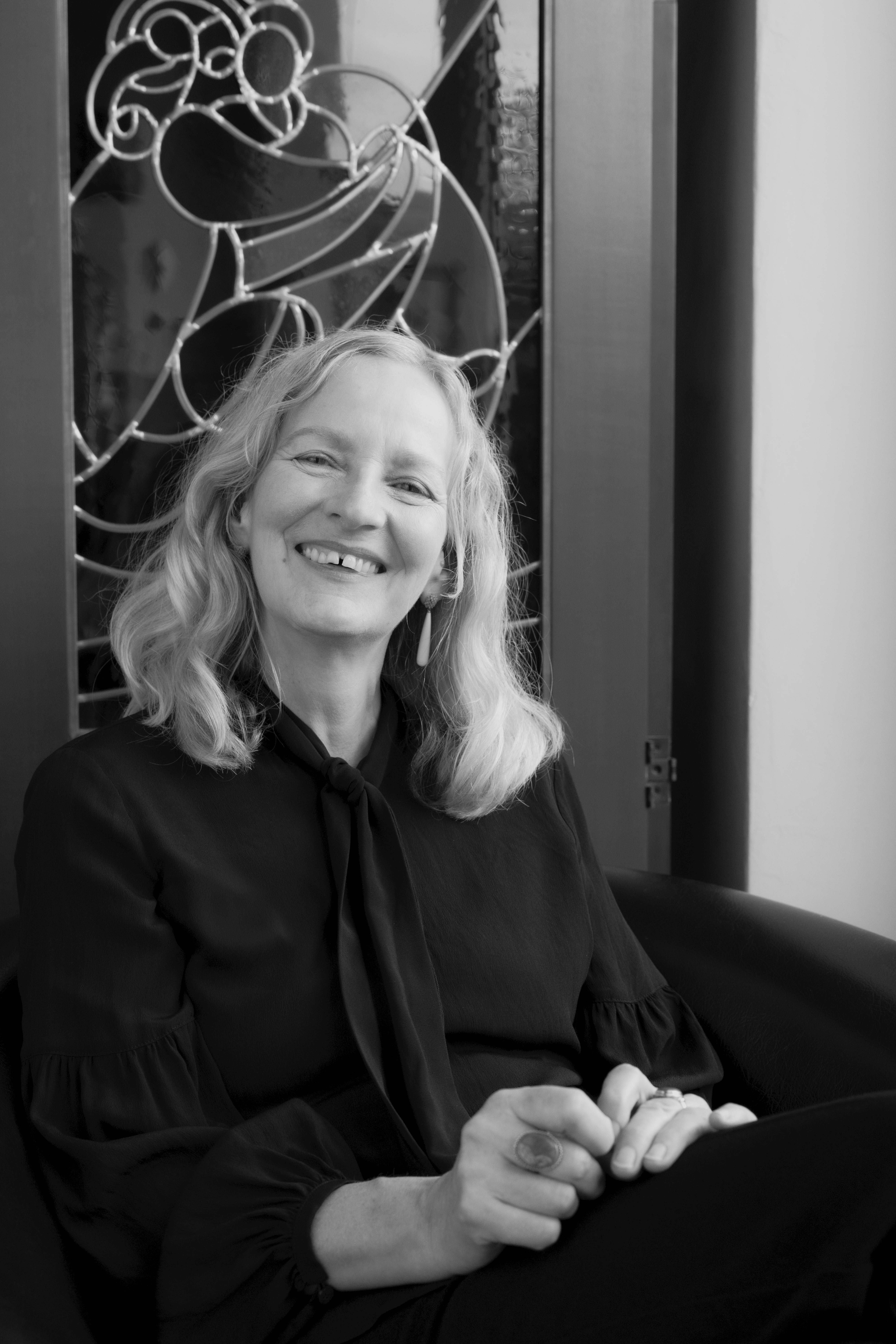 Portrait Claudine Kloefer Herstellerin von Bleiverglasungen in Berlin